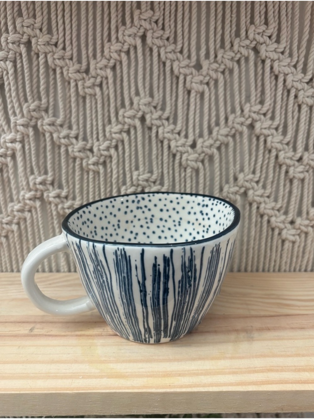 Ceramic mug The Old Pottery Company, featuring a blue and white striped pattern
